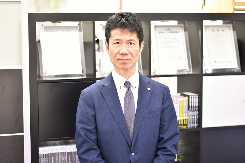 中村 靖志